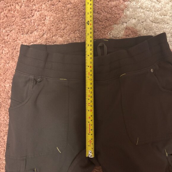 Athleta Womens Large North Peak Cargo Pants Green Olive Stretch Yoga Workout Gym - Picture 10 of 13